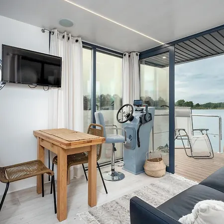 Lemuria Houseboat - Plywajacy Na Wodzie Bateau-hôtel *