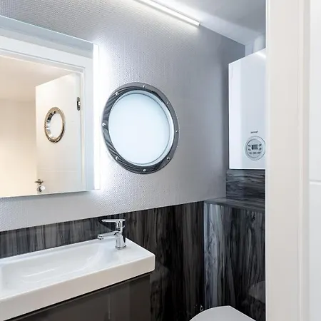 Lemuria Houseboat - Plywajacy Na Wodzie Bateau-hôtel