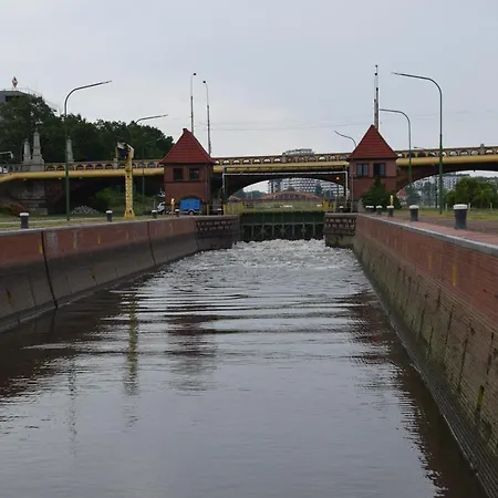 Lemuria Houseboat - Plywajacy Na Wodzie Bateau-hôtel Wrocław