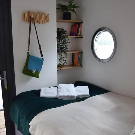Hotel na wodzie Lemuria Houseboat - Pływający Na Wodzie *