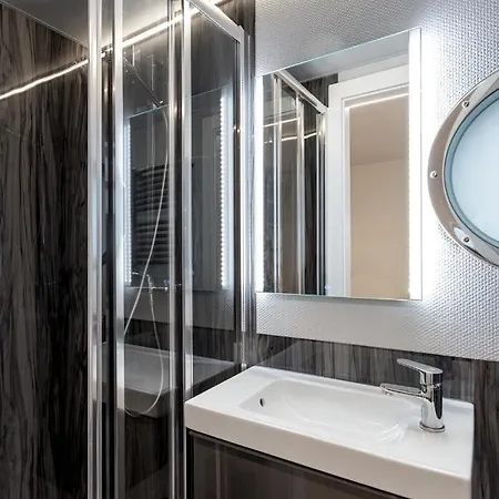 Lemuria Houseboat - Plywajacy Na Wodzie * فروتسواف