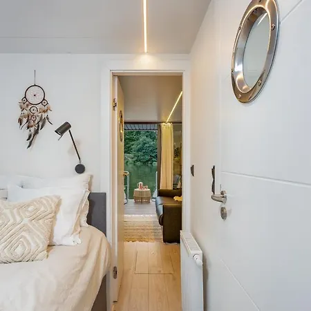 Lemuria Houseboat - Plywajacy Na Wodzie بوتيل