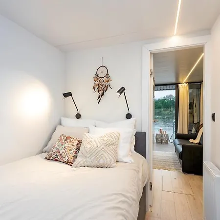 Lemuria Houseboat - Plywajacy Na Wodzie Tekne *