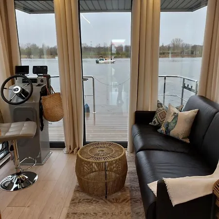 Lemuria Houseboat - Plywajacy Na Wodzie بوتيل فروتسواف