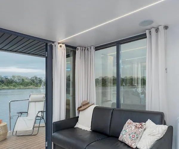 Lemuria Houseboat - Plywajacy Na Wodzie Bådhotel *